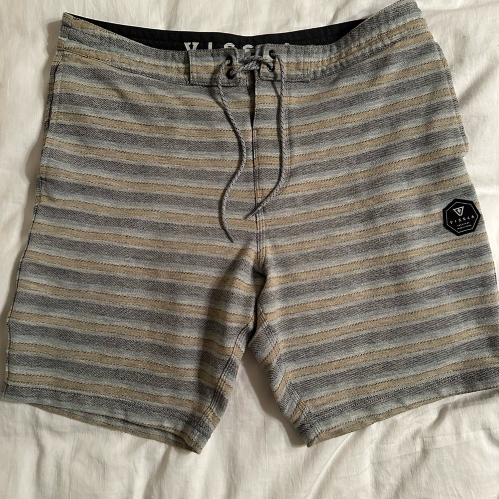Men’s Vissla casual shorts, Size XL, Great condition